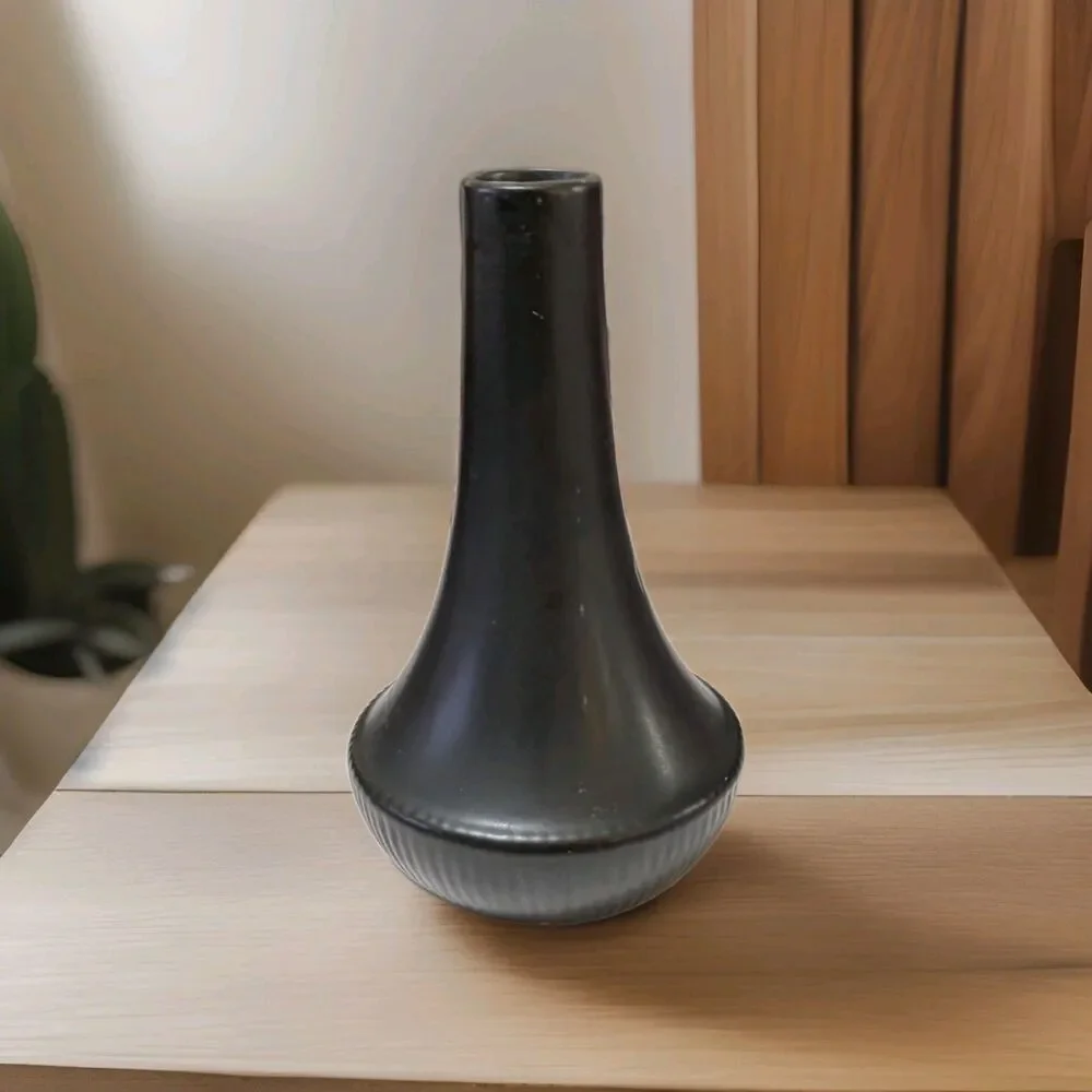 Vintage McCoy Pottery Black Matte Bud Vase Fluted Ribbed Bottom 159 USA 9